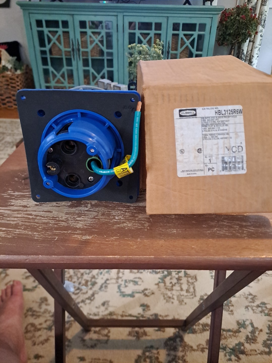 HBL3125R6W Hubbell Female Receptacle, 2-Pole, 125A, 220/240V