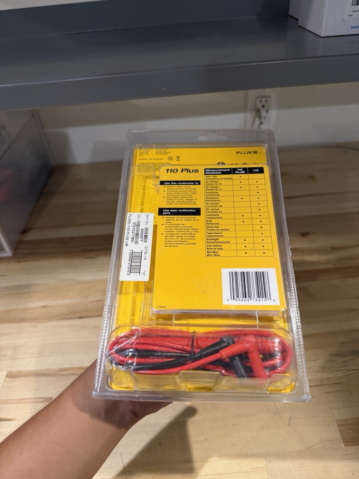 FLUKE 110 PLUS ESSENTIAL MULTIMETER W/ LEADS SHIPS FAST