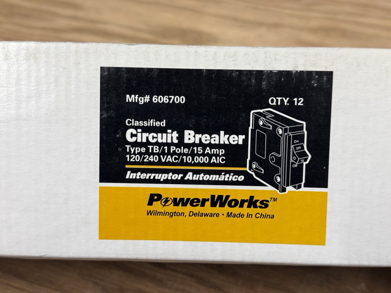 NEW Box of 12 PowerWorks 1Pole 15 Amp 120/240 VAC Circuit Breakers 606700