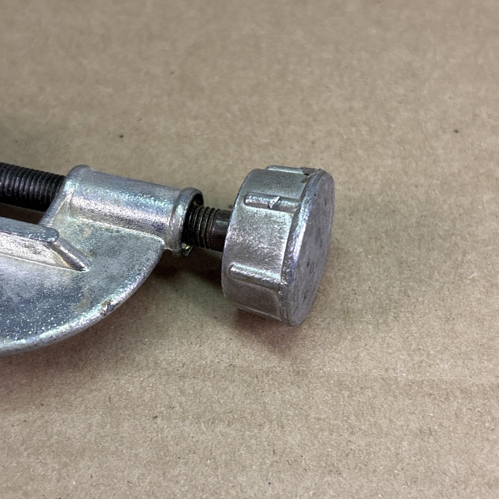 SUPERIOR TOOL Metal / PVC Tube Cutter 1/8″ To 1-1/8″ USA