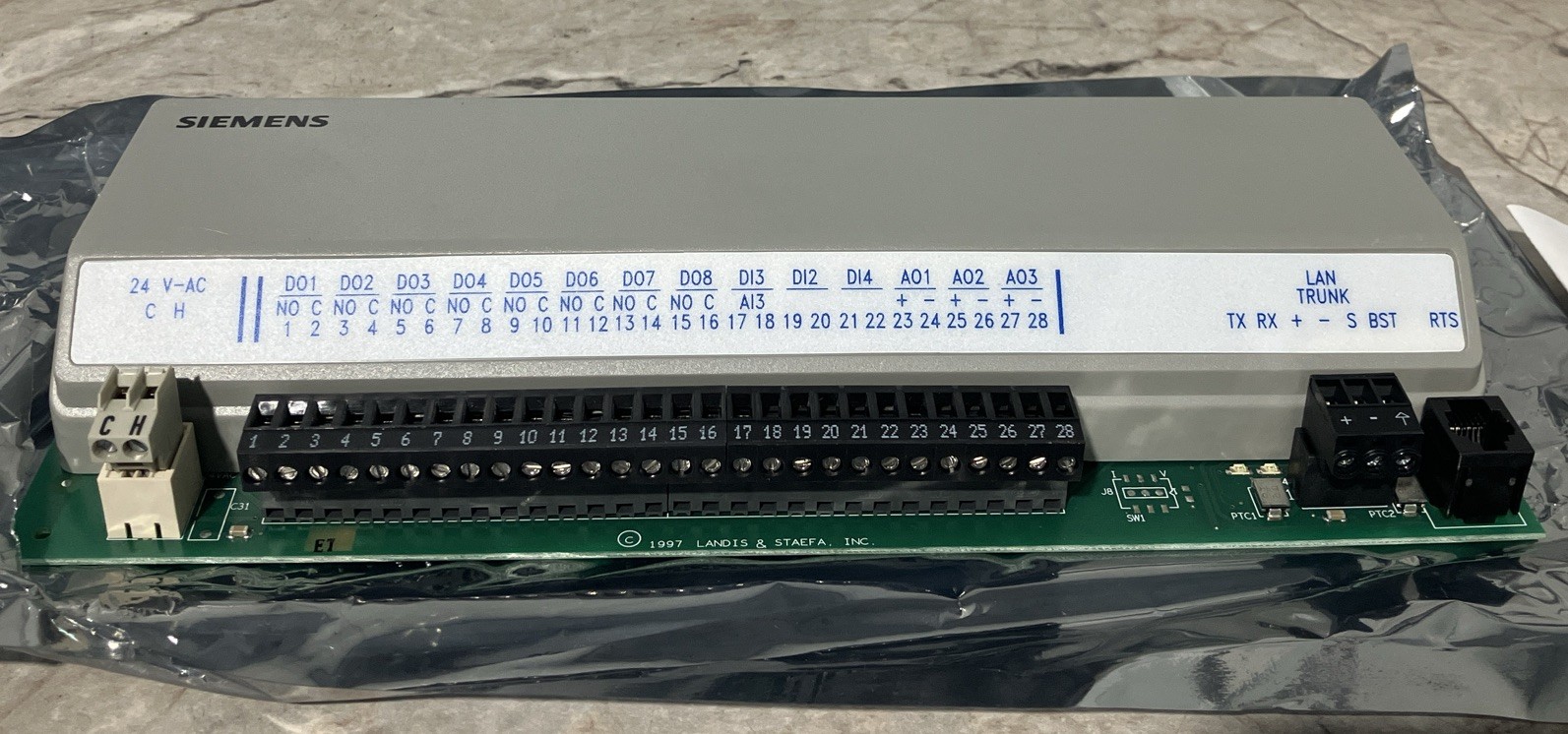 Siemens 540-509 Apogee Unit Vent Controller Terminal – Powers On, No Power Cord