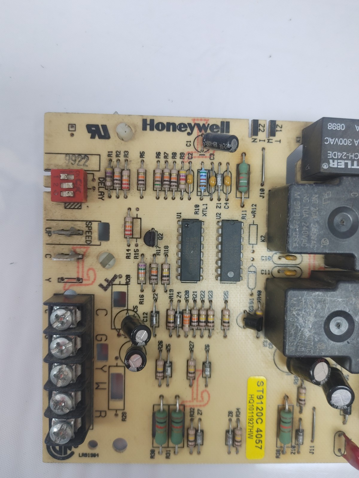 Honeywell ST9120C4057 Furnace Control Circuit Board HQ1011927HW