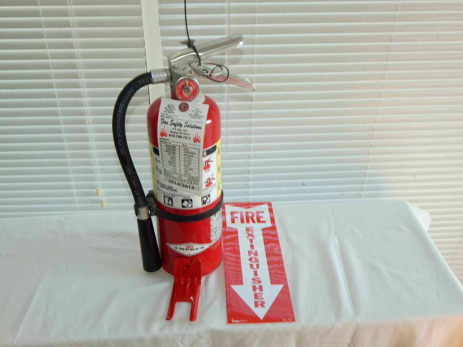 Fire Extinguisher 5Lb ABC Dry Chemical w/ Vehicle Bracket (lot of 2)