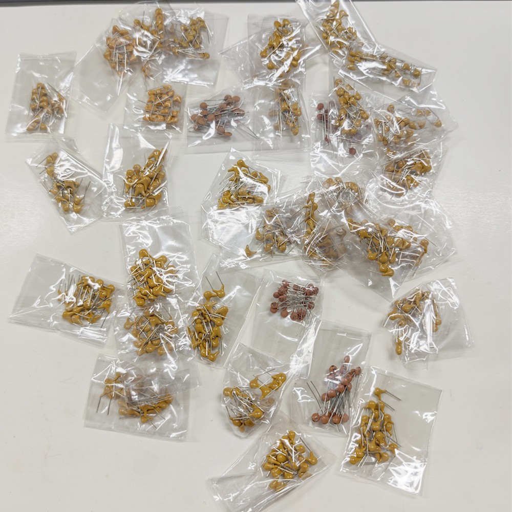 Set 700Pcs 35 Values 8pF~2.2uF Monolithic Ceramic Capacitor MLCC Assorted Kit US