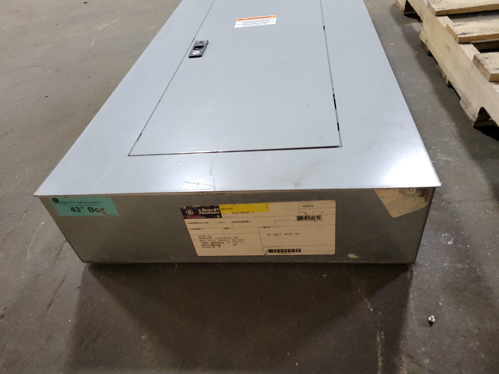 GE AQF3422MBX AXB7 A Series II Panelboard A Series II Panelboard 225 A 208Y/120V