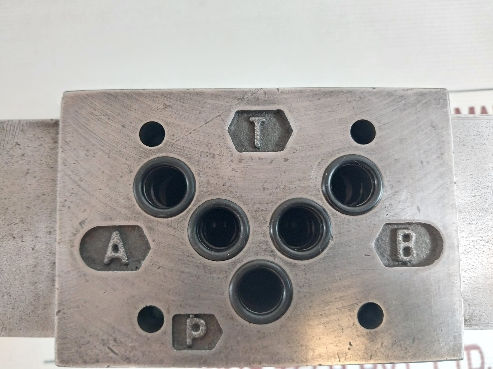 Bosch 0 811 404 832 Directional Valve 0 831 006 033
