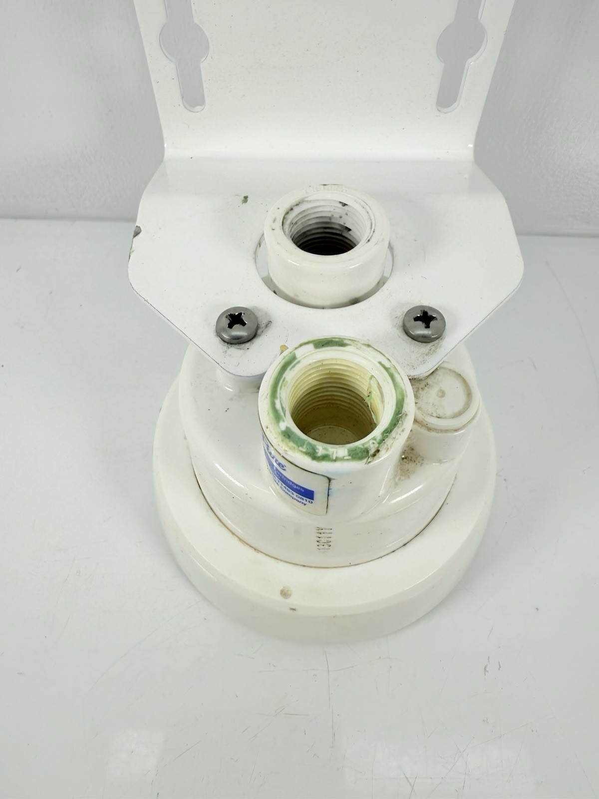 3M Aqua-Pure water filter system head unit. 3/8 replaceable cartridges.