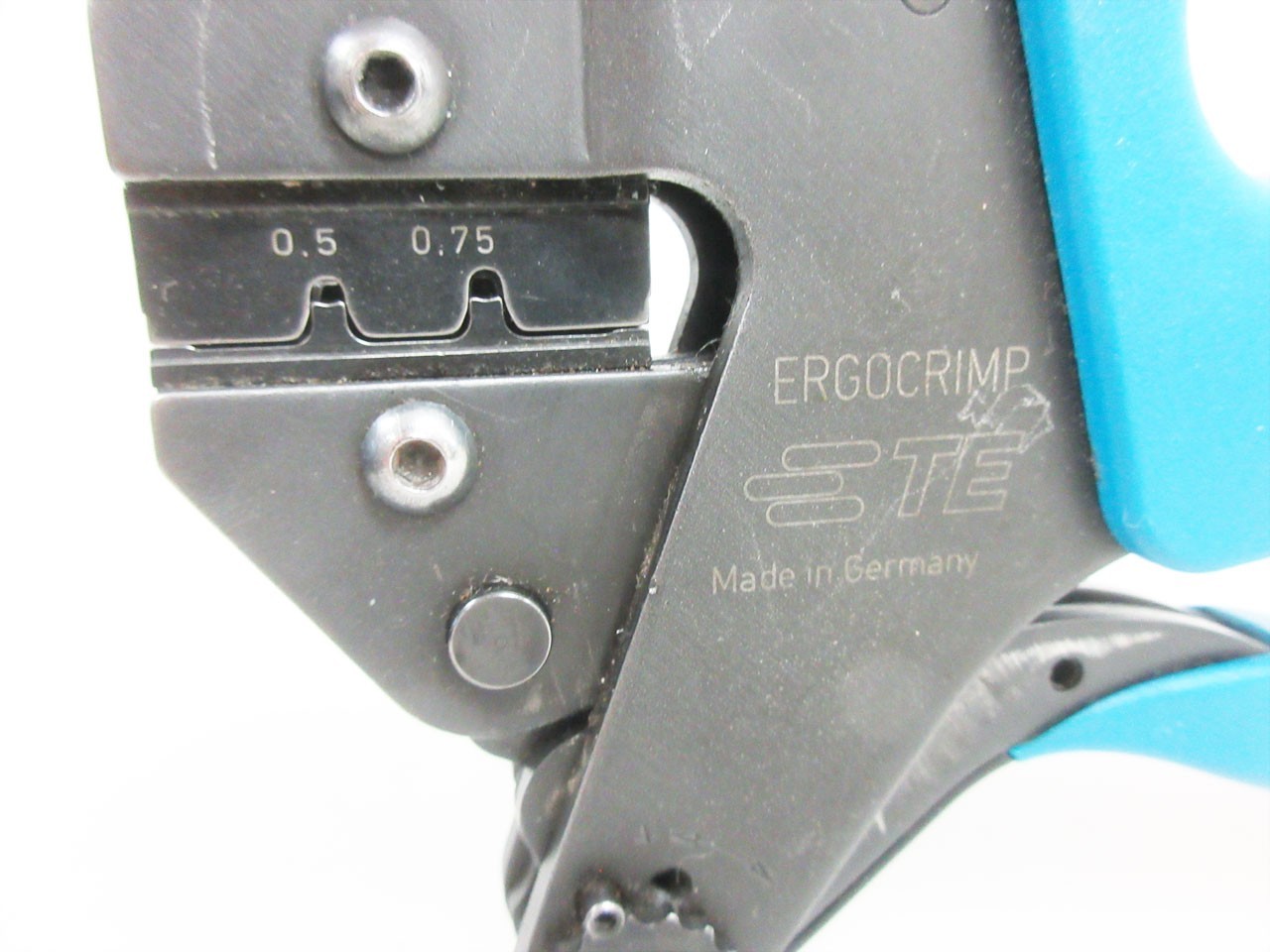 TE CONNECTIVITY 539635-1 ERGOCRIMP HAND CRIMP TOOL & 3-1579001-5 QUADLOK TYCO V