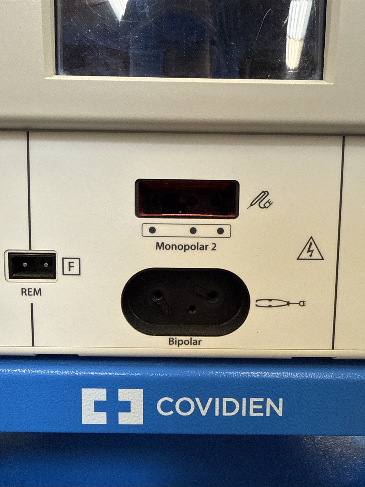Covidien ForceTriad Energy Platform v4.00 ESU w/ Cart, Tripp-Lite Medical Outlet