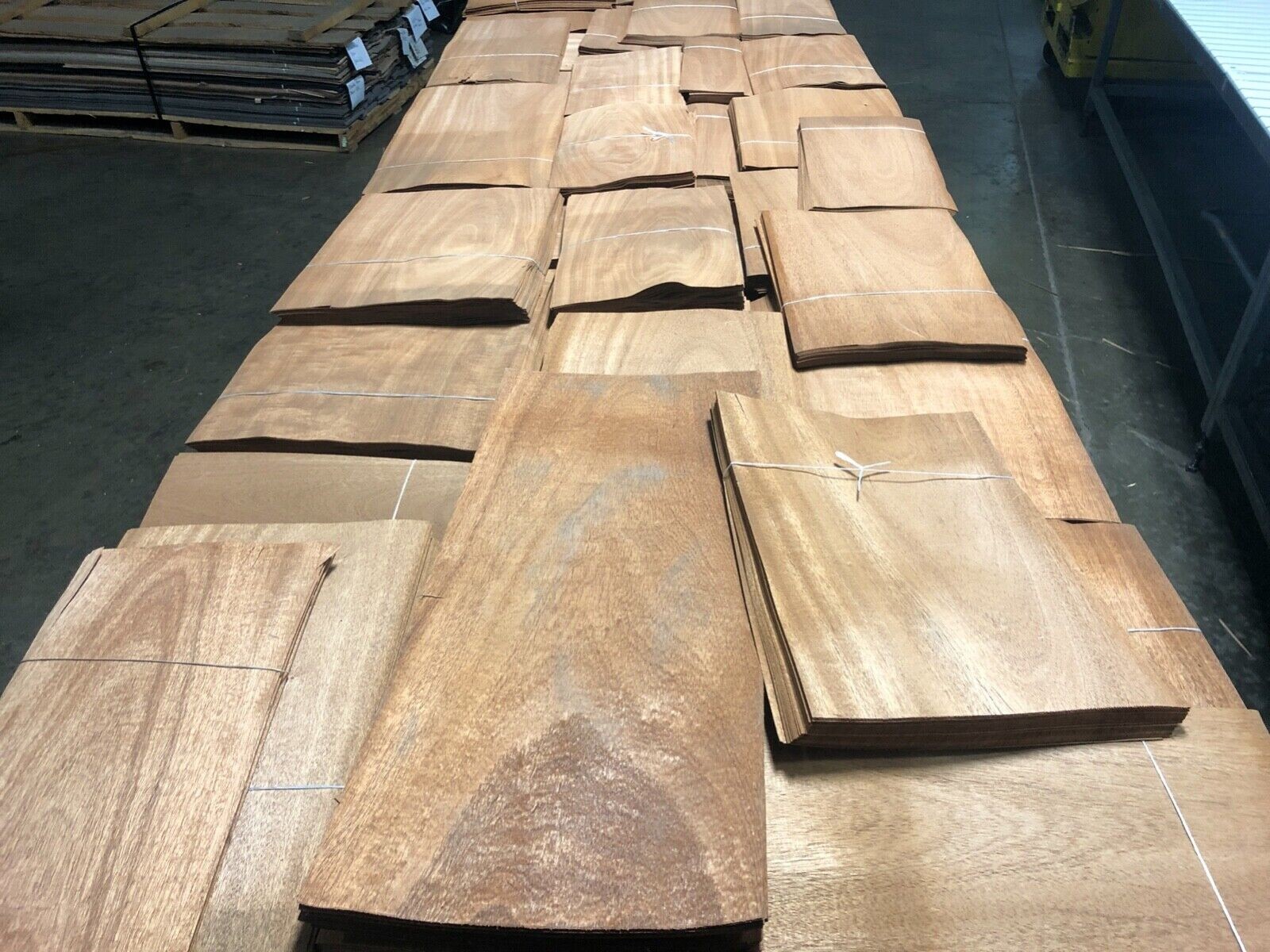 Mahogany Wood Veneer 6» x 10» (10 + Square feet)