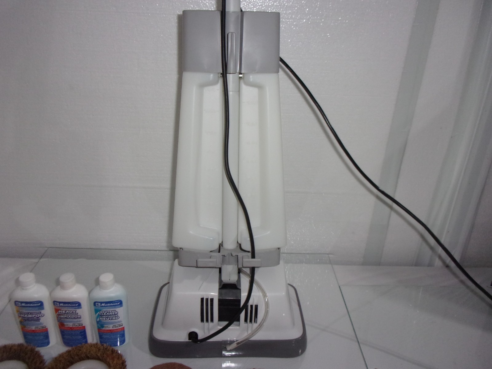 Koblenz P820 The Cleaning Machine Shampoo Polisher 3 Speed + Brushes