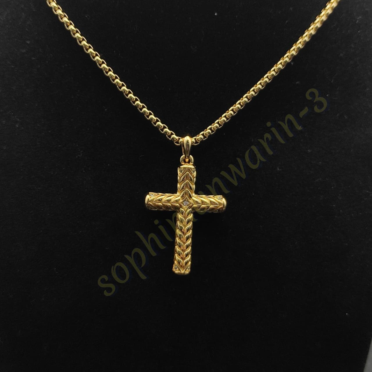 NEWDAVIDYURMAN.18K-GOLD LARGE DIAMOND CHEVRON CROSS PENDANT