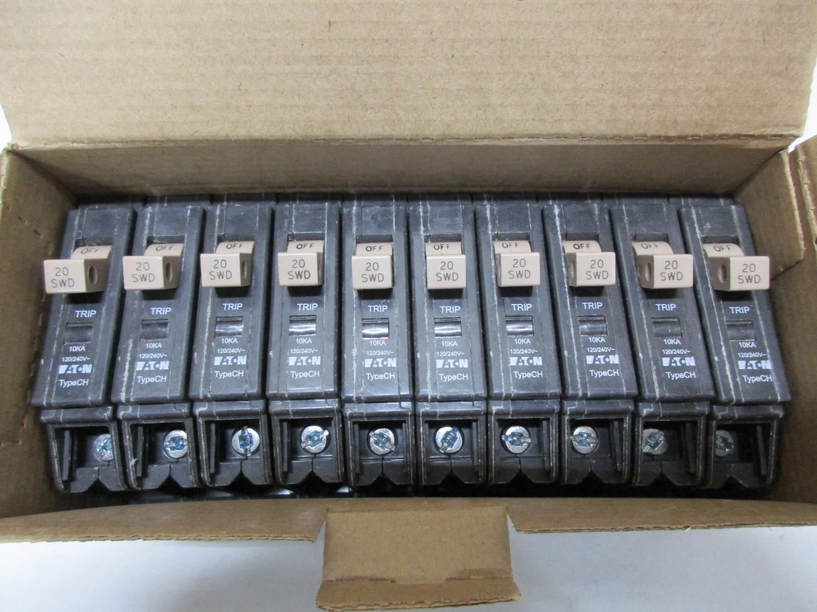 New Box of 10 Eaton CHF120 Circuit Breakers 20AMP Single Pole FREE SHIPPING!