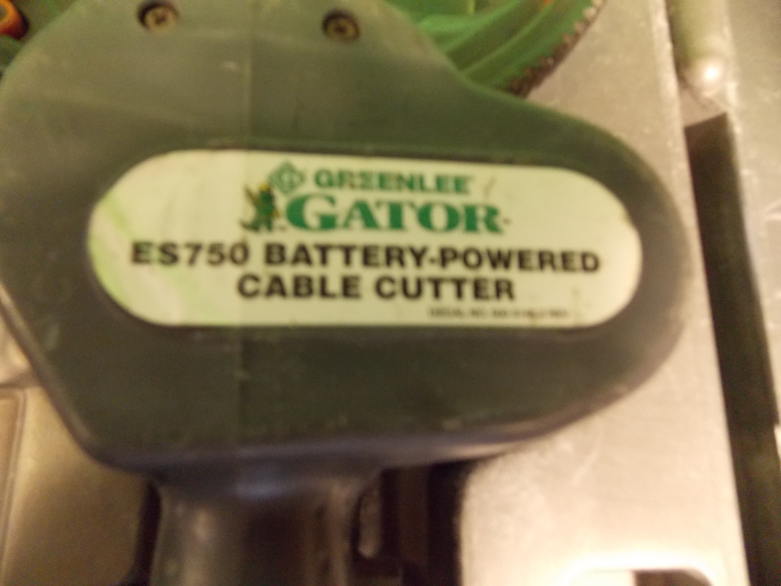 Greenlee Gator ES750 Cable Cutter Kit With Charger Battery & Case -Works Great