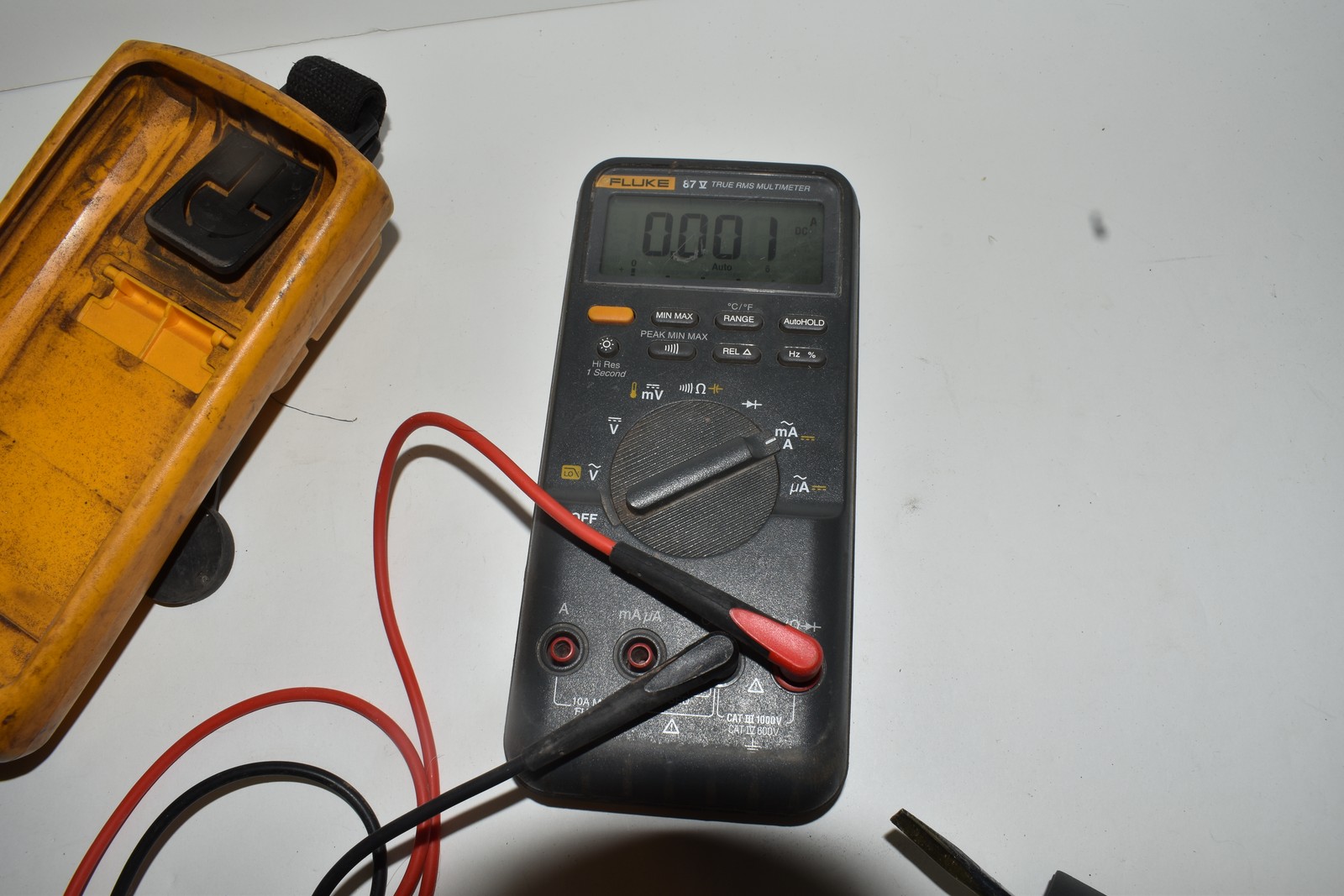 FLUKE 87-V INDUSTRIAL TRUE RMS DIGITAL MULTIMETER w/ LEADS (ZUL48)