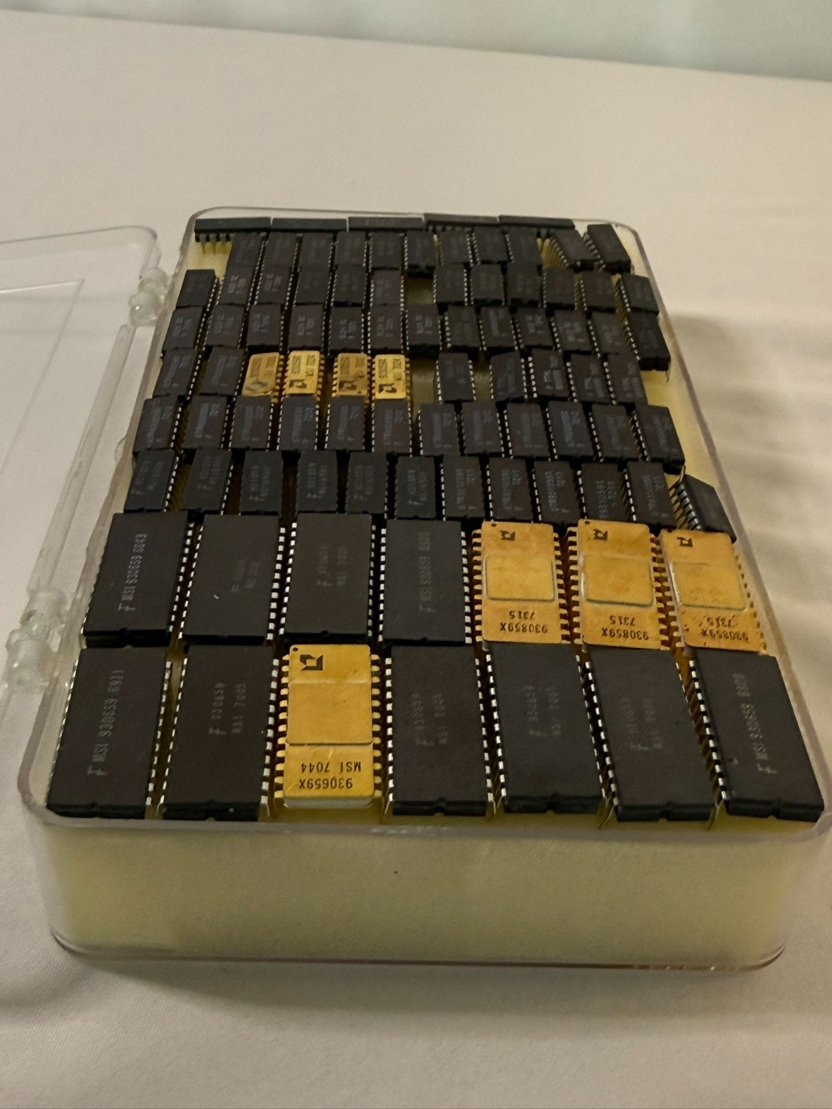 Vintage Fairchild MSI TTL IC Chip Lot Gold Ceramic & DIP Logic ICs w/ Storage