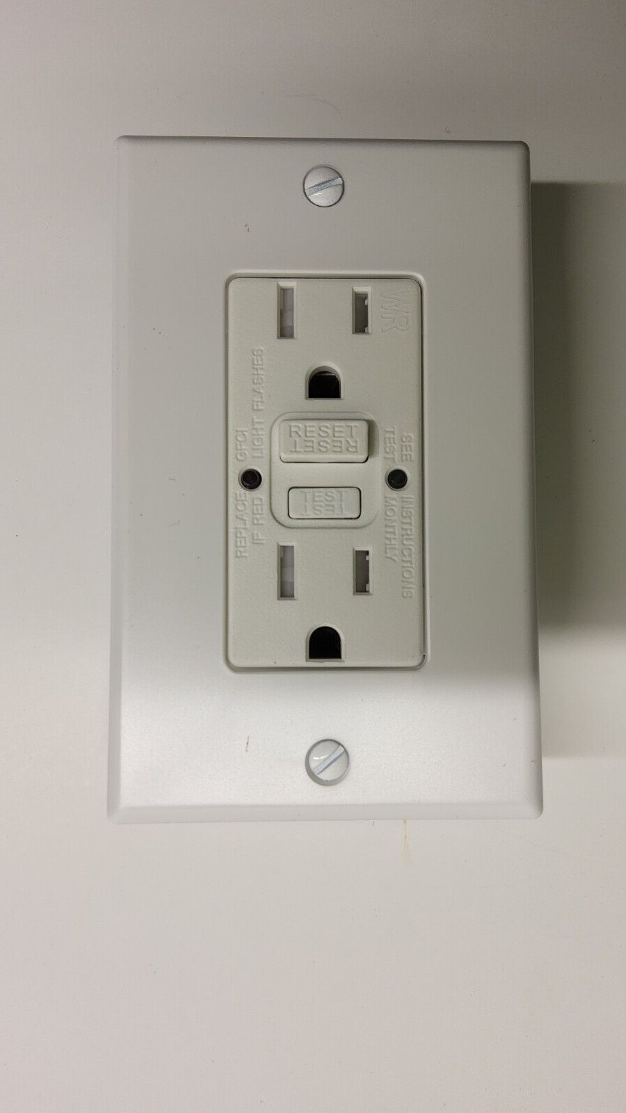 Hubbell GFCI Receptacles. Catalog no. GFTWRST15W Qty. of 5