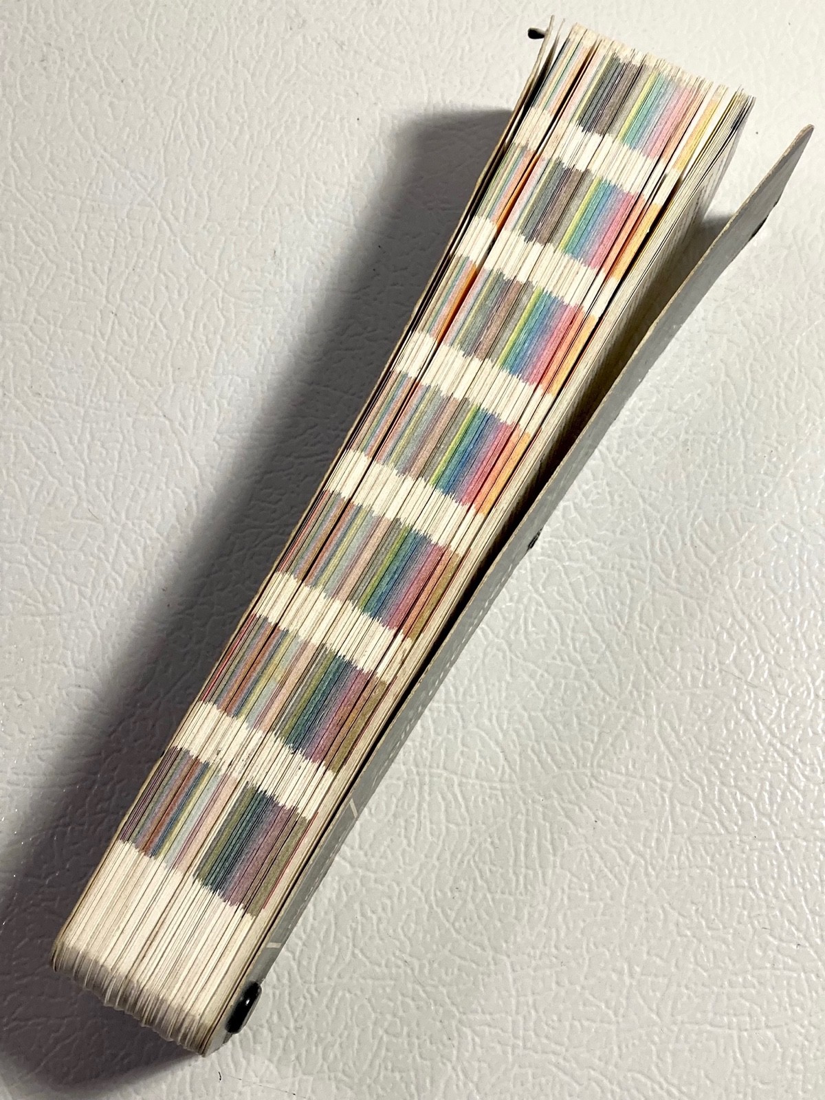 Pantone Fan Deck Formula Guide Solid Uncoated Fourth Edition Fourth Printing