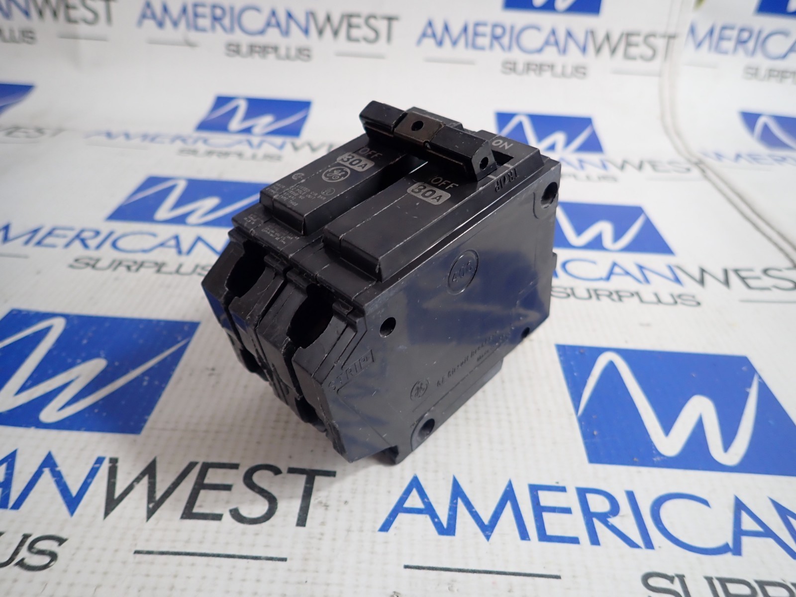 GENERAL ELECTRIC THQB2130 CIRCUIT BREAKER 2 POLE 30A 120/240V Bolt on THQB