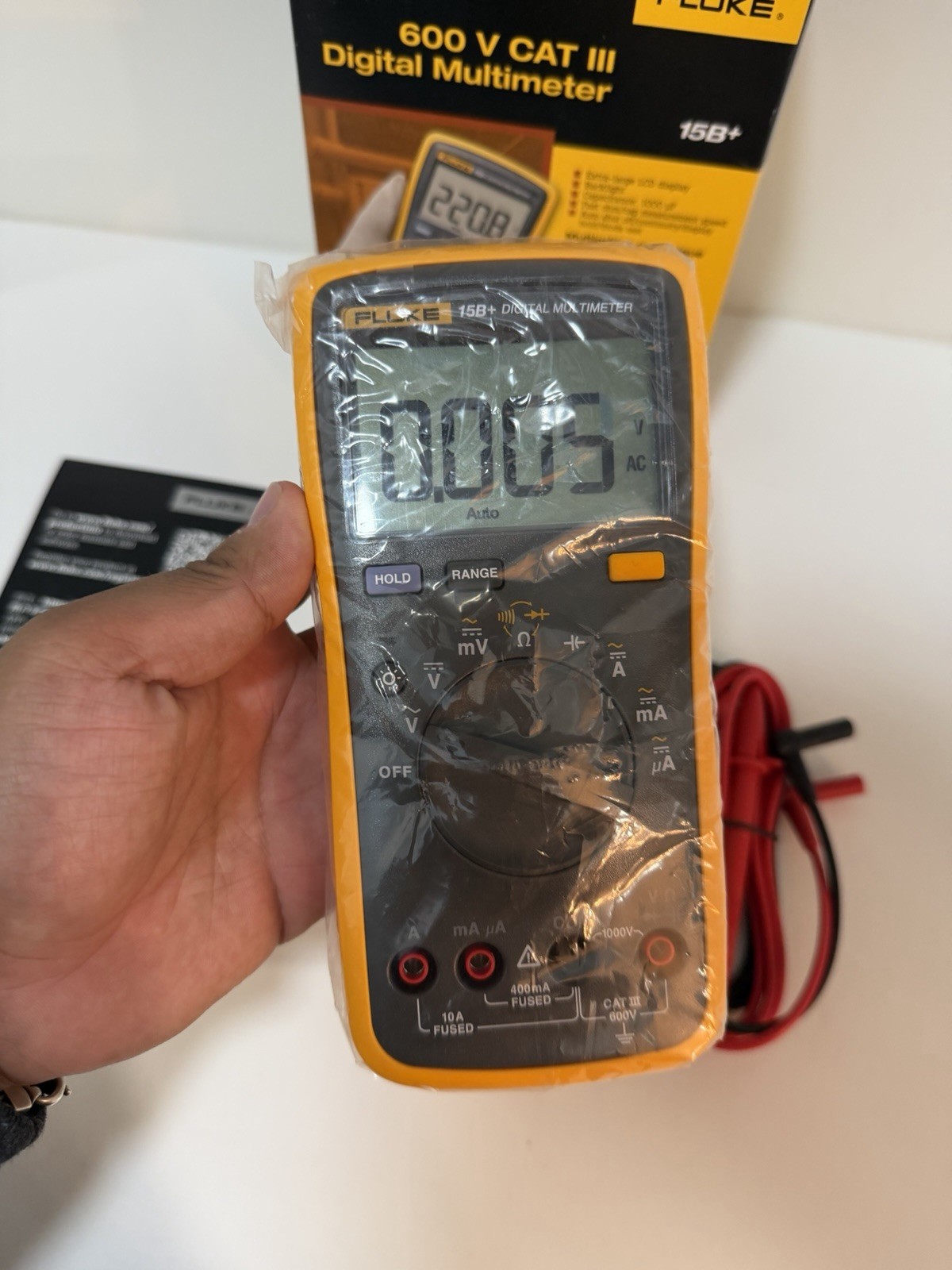 FLUKE 15B+ CAT III 600V DIGITAL MULTIMETER (NEW FACTORY SEALED) SHIPS FAST
