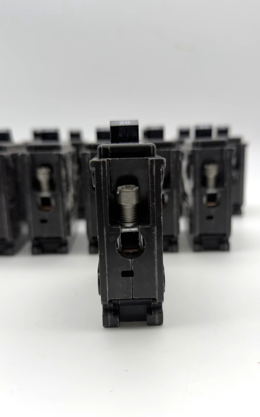 Lot of 12 – Eaton BR120 & C120 20A 1P Circuit Breakers NEW OPEN BOX