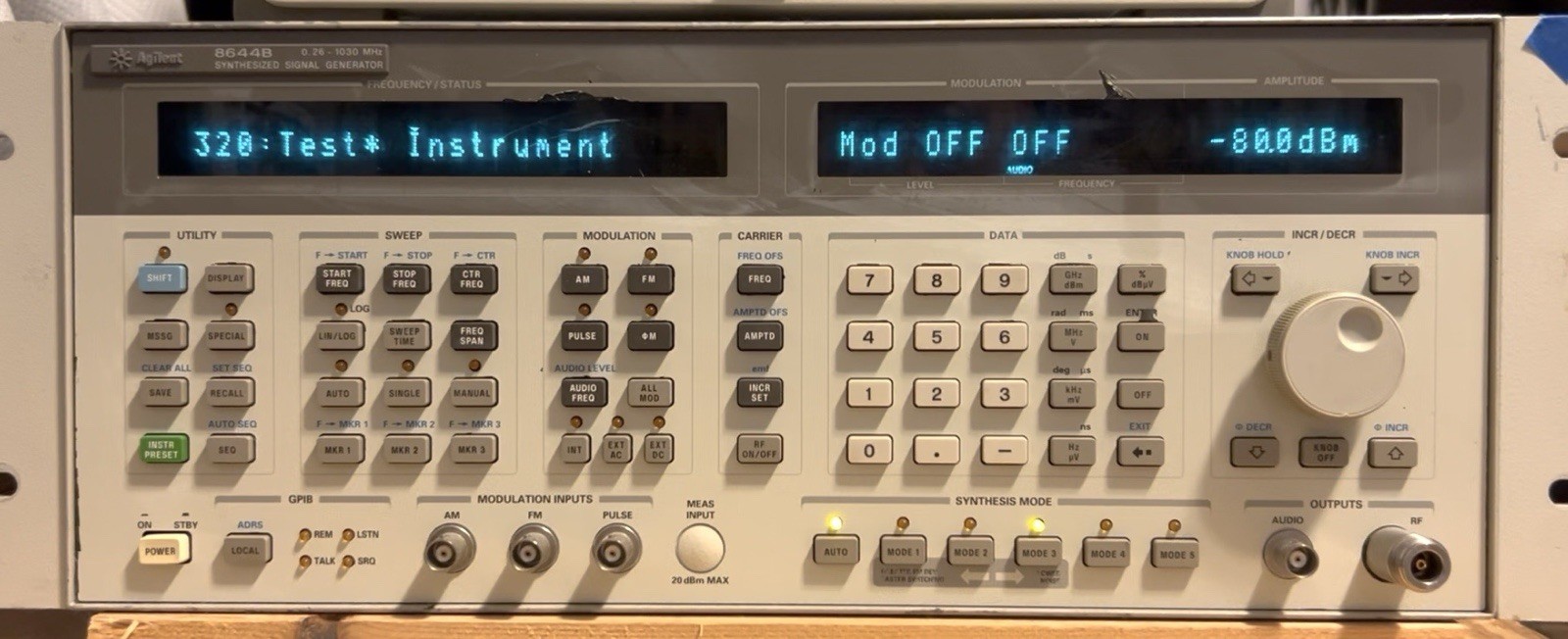 Agilent HP 8644B Signal Generator 260 kHz to 1030 MHz options 001 and 005