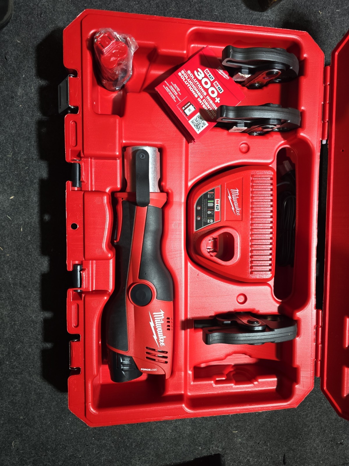 Milwaukee 2473-22 M12 Force Logic 5400 lbs Press Tool Kit, 1/2″ – 1″ Jaw