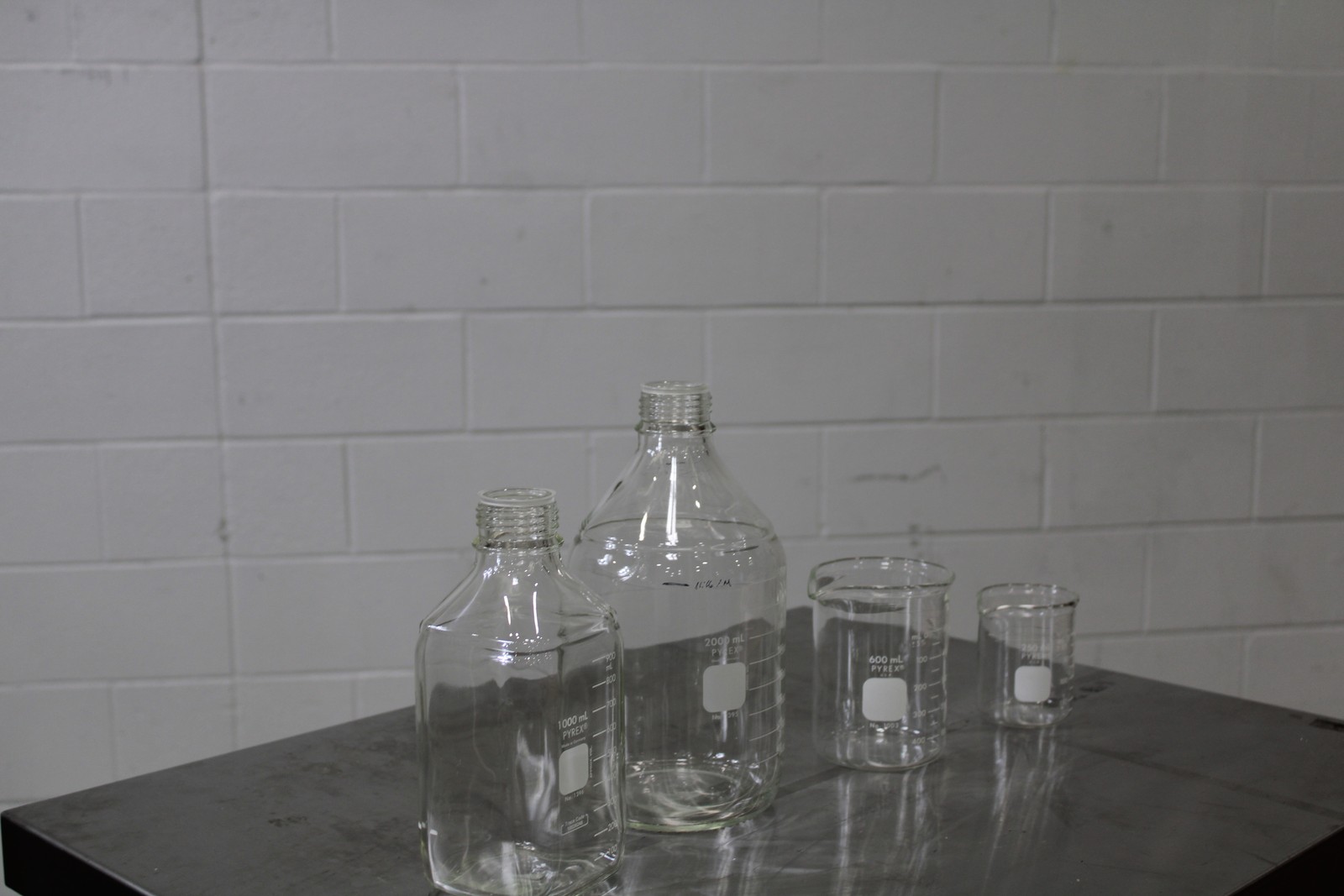 Pyrex Laboratory Glassware Beakers – 14 Piece Assorted Set, Used Co (3379669)