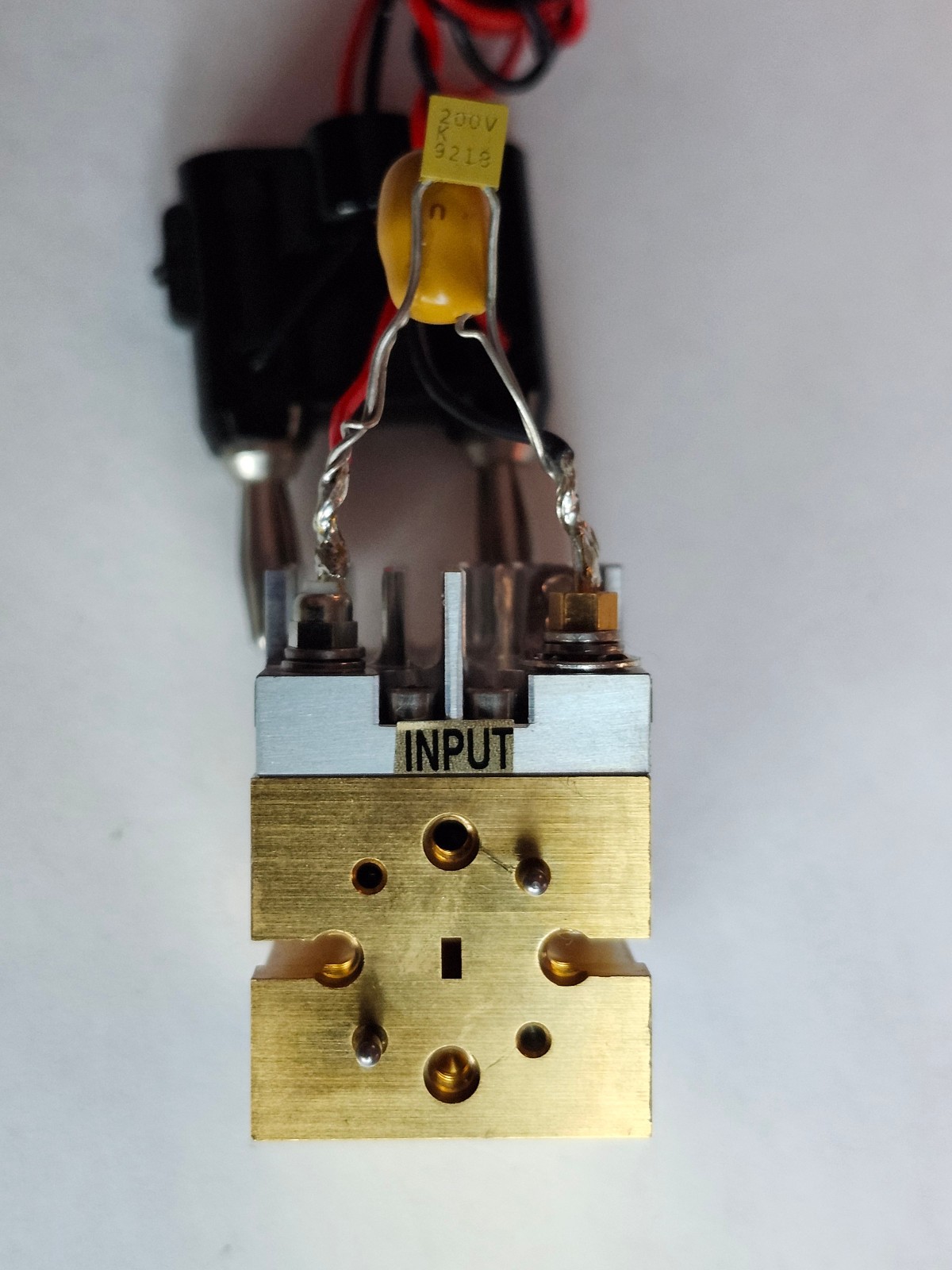 Millitech W-band Low Noise Amplifier, WR-10 flanges, +22dB gain