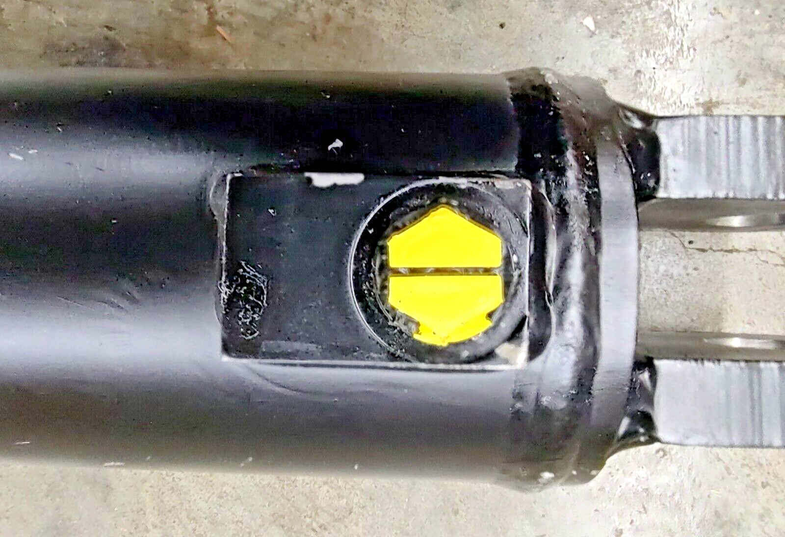 CNH 47752399 Hydraulic Steering Cylinder For Case IH Trident 5550 Field Sprayer