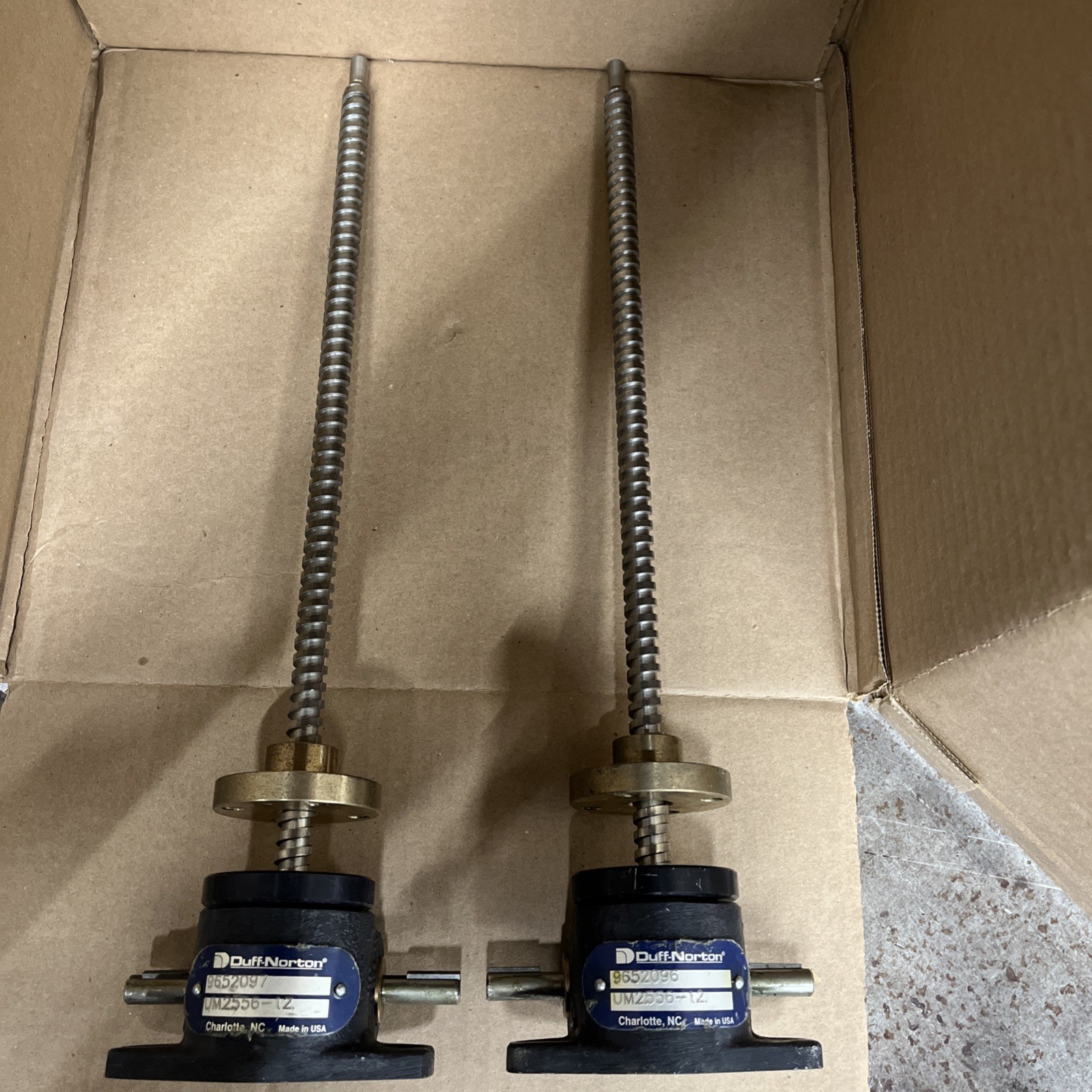 Duff-Norton UM2556-12 Worm gear Actuator (set of 2)