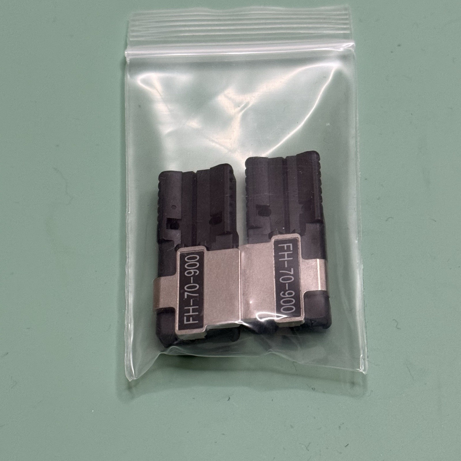 Fujikura FH-70-900 Pair of 900um Fiber Holders Splicer Chucks 70r/90r Clamps