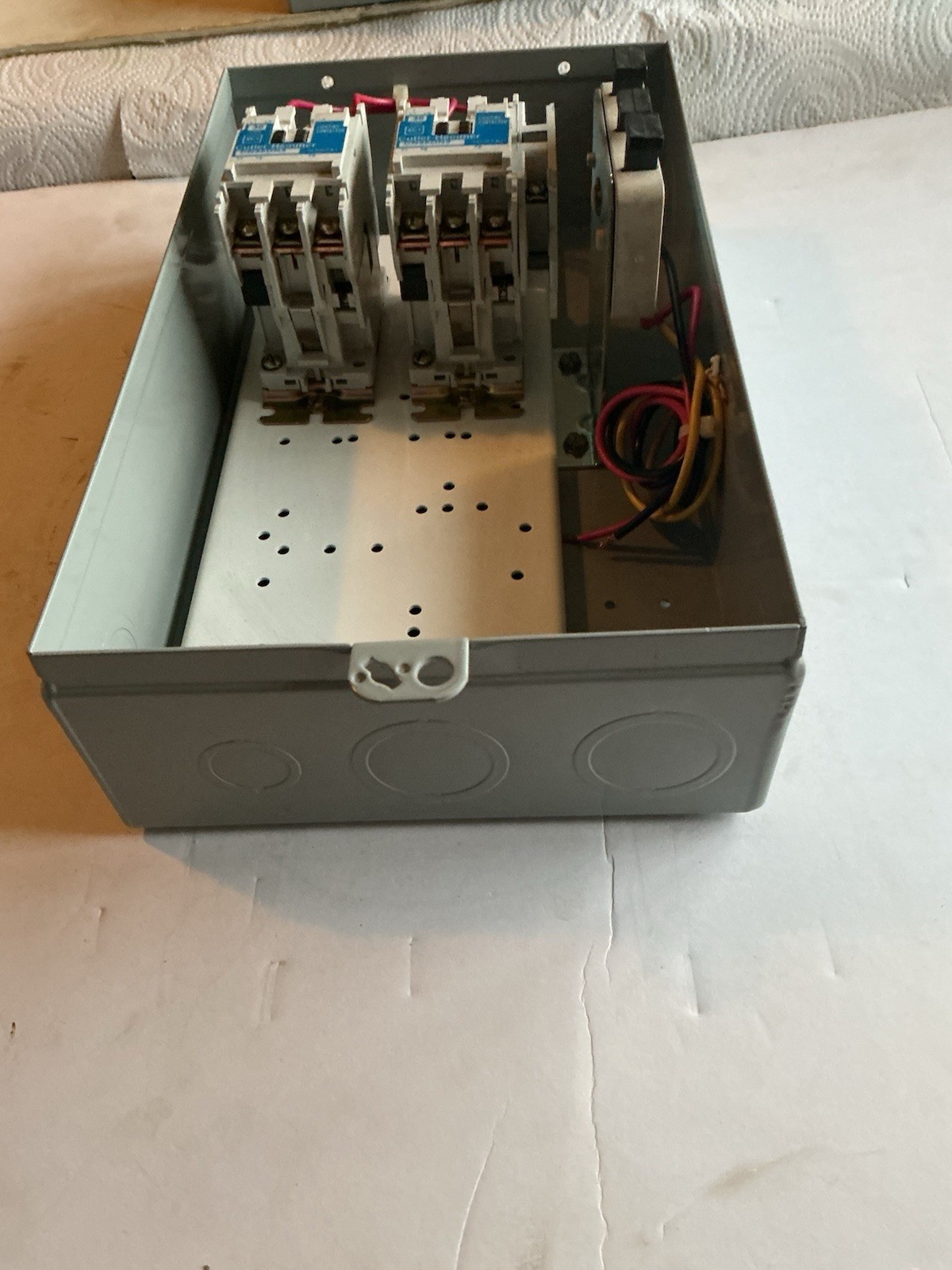 EATON / CUTLER HAMMER # ECL03C1A6A / ELECTRICALLY HELD LIGHTING CONTACTOR.(30 A)