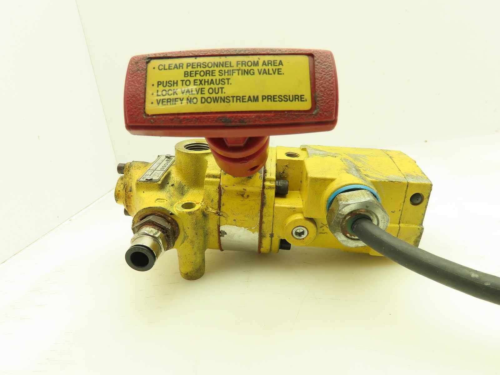 Ross Y2773A4082 Pneumatic Solenoid LOX Lock-Out Control Valve 3/2-Pos 120V 1/2″