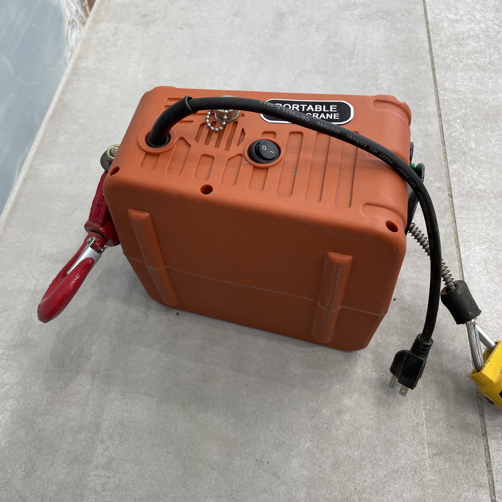 VEVOR Electric Hoist Winch Portable Hoist Crane 1100lbs w/ Wired Controller