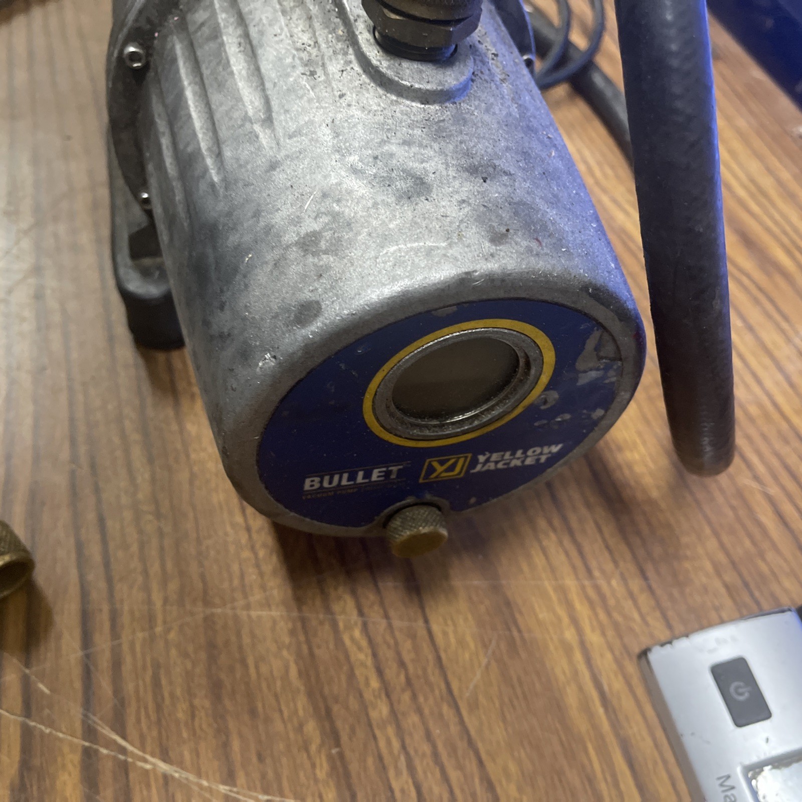 Yellow Jacket 93600 7 CFM Vacuum Pump Bullet X 115VAC 1PH 7 CFM 2 Stage, USED