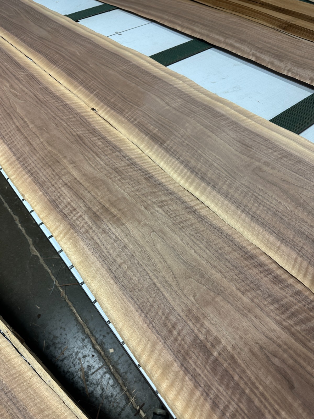 Walnut Raw Wood Veneer 2 sheets 100» x 12» 320K