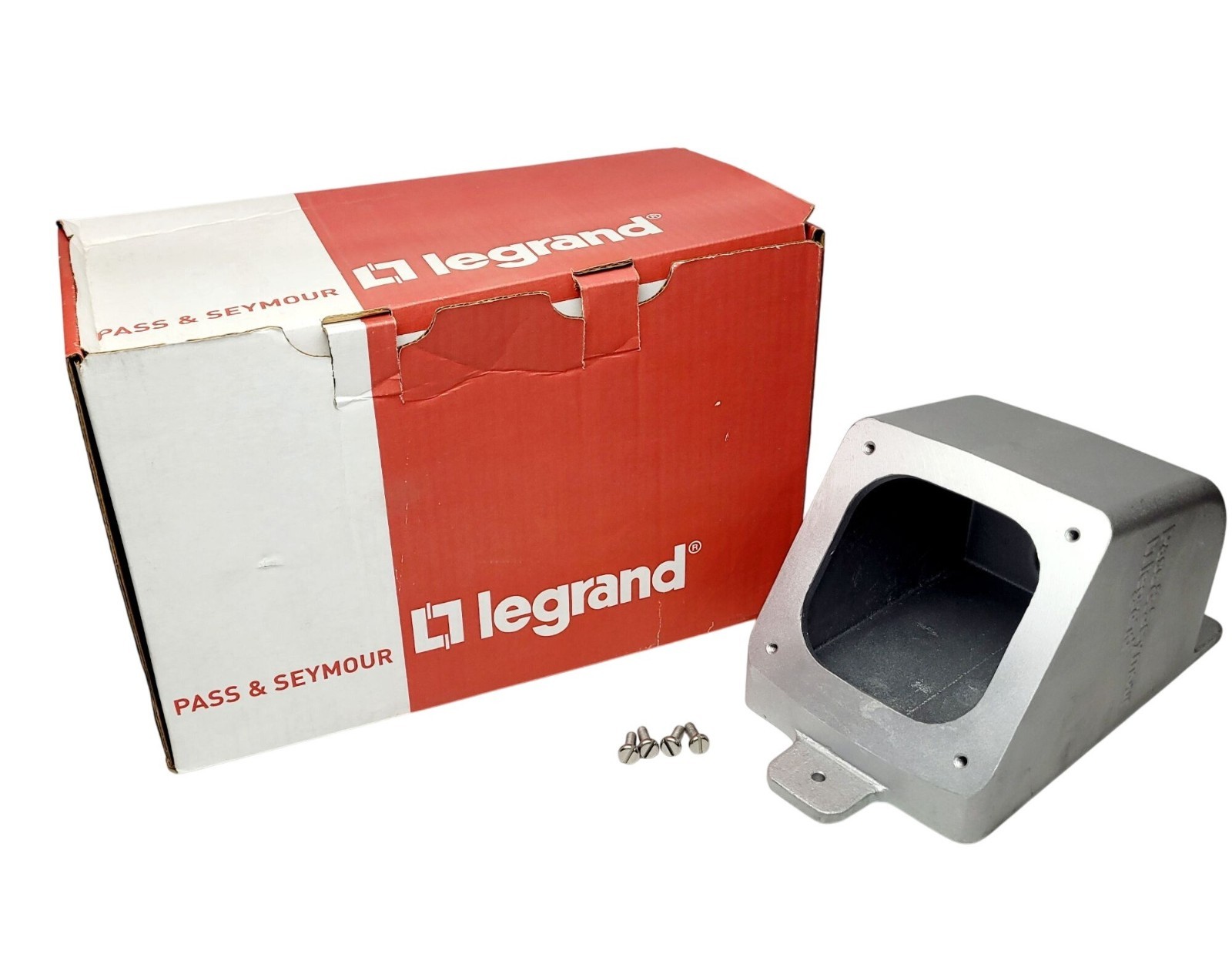 Pass & Seymour Legrand PSBB1001-W Pin & Sleeve Back Box w/ 1 1/2″ Hub 100 Amp