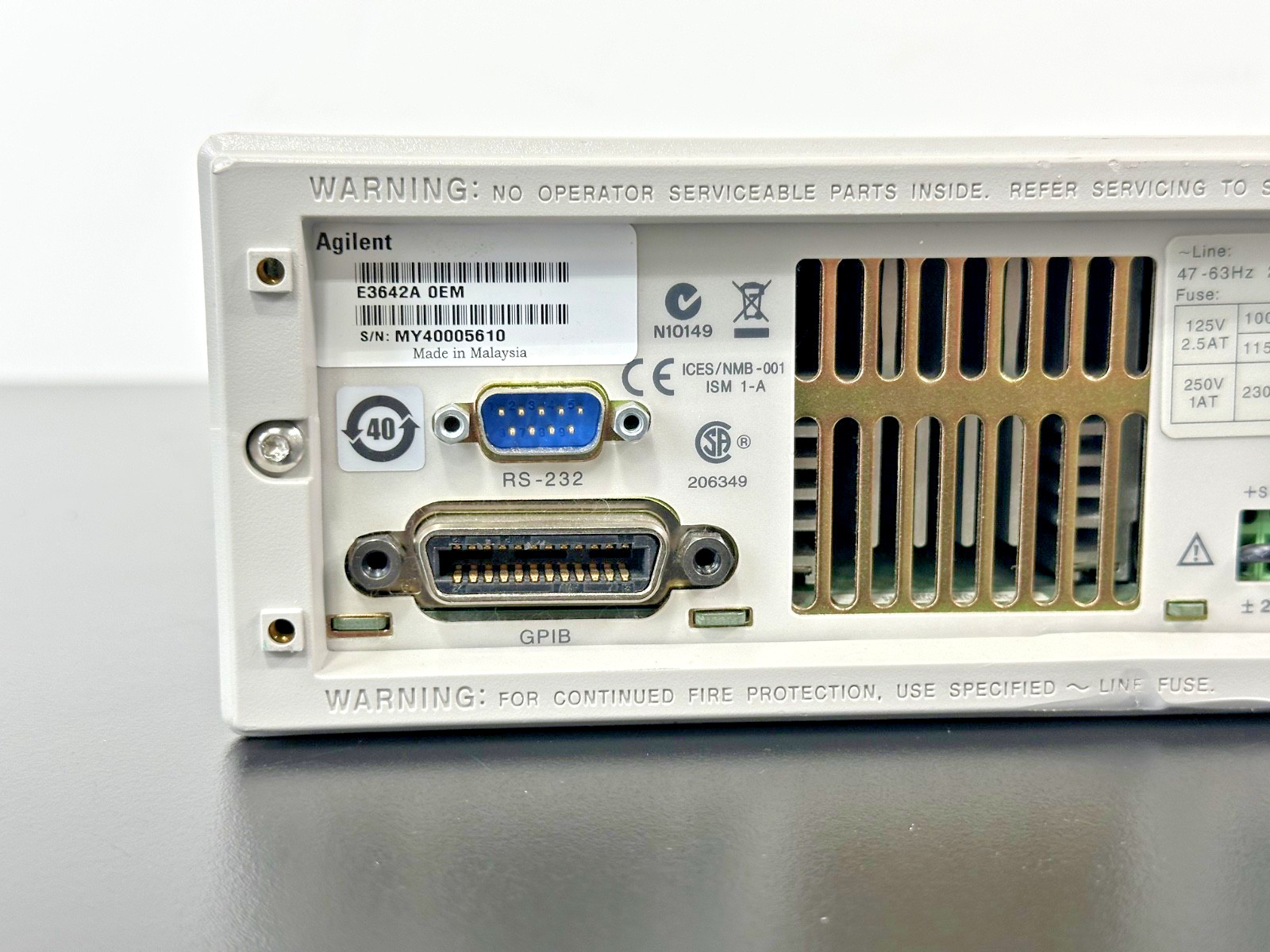 Agilent E3642A OEM DC Power Supply 8V 5A 20V 2.5A GPIB RS-232 Used Has Cracks