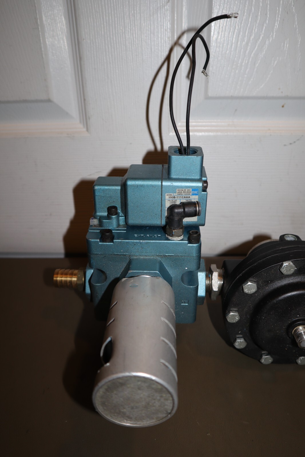 MAC 3 Way Spool Valve 250B-11-111CA & Norgren 11-008-009 Air Pressure Regulator