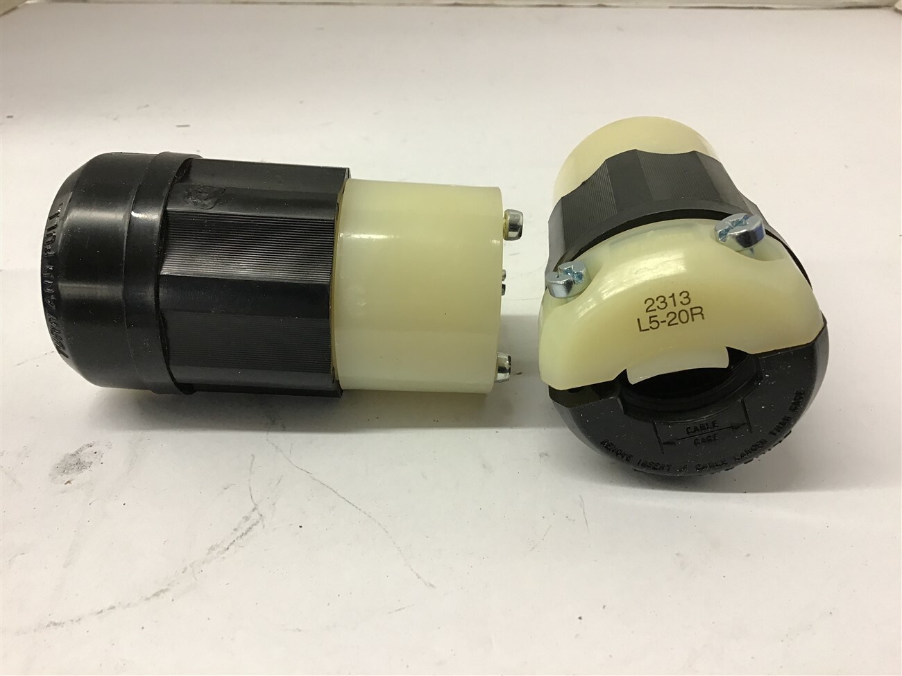 Leviton 2313 20 Amp 125 Volt Connector locking 2 Pole Lot Of 2