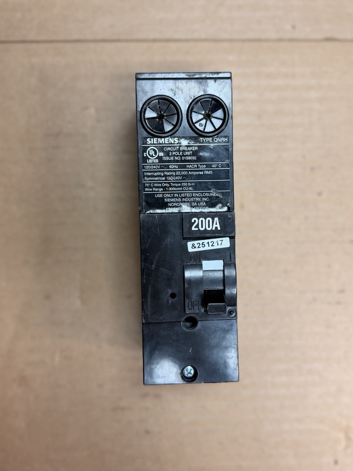 ITE Siemens QN2200RH 2 Pole 200 Amp 120/240 Volt 22K AIC Main Circuit Breaker