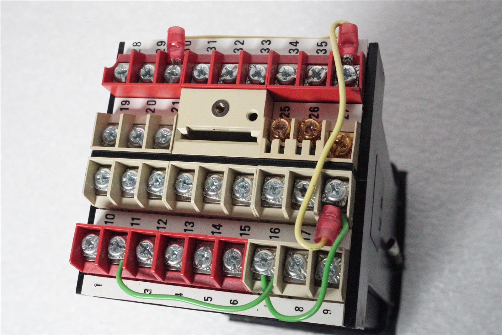 Eurotherm 818S/TC/RLGC/M1V5/NONE/X1V5/NONE/NONE/SN/12/0.0/600.0/C/LR/AM/D/IN/S/P