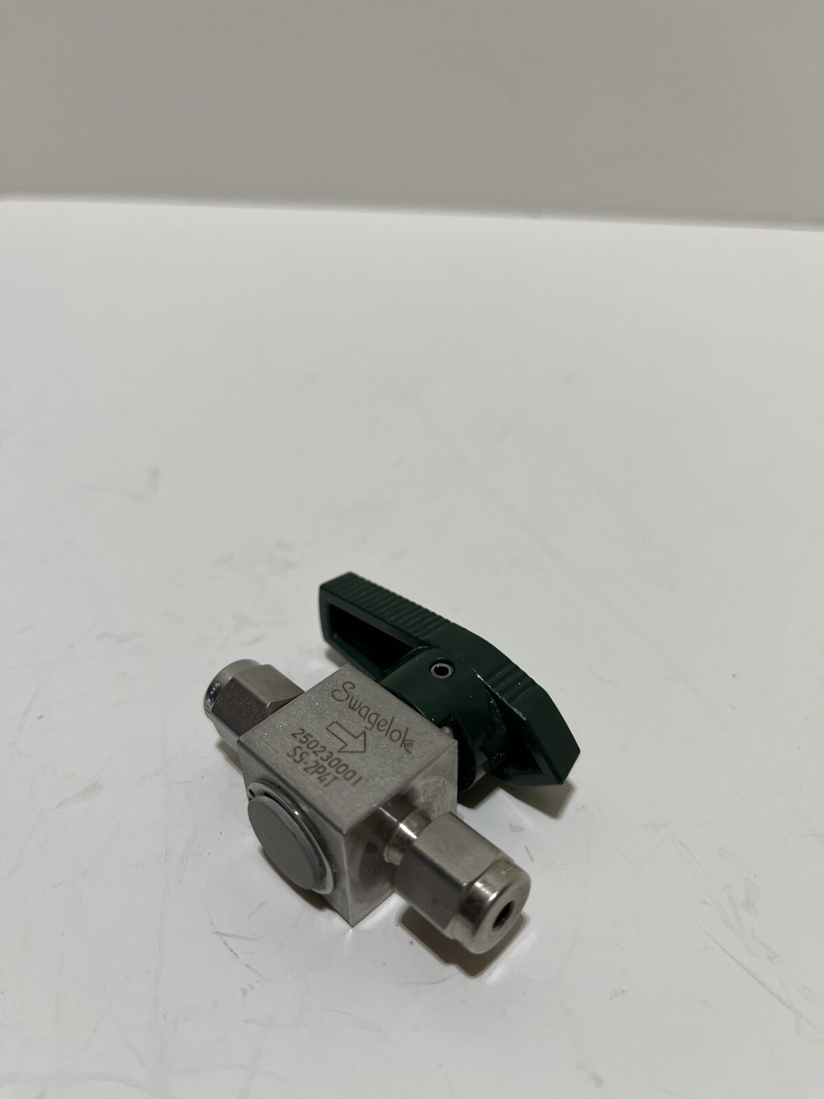 SWAGELOK Stainless Steel SS-2P4T Quarter Turn Instrument Plug Valve 2W NEW