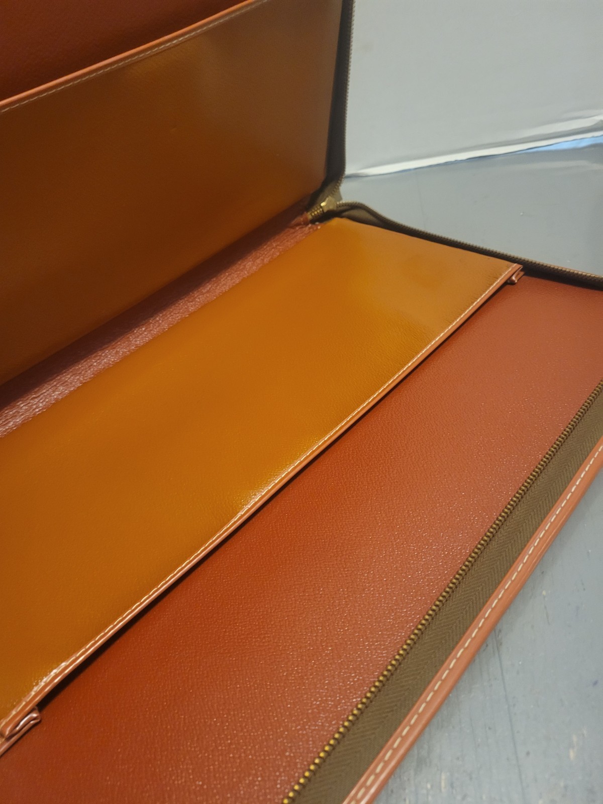 Vintage Brown Leather Split Cowhide Portfolio Organizer Case Zips Conmar