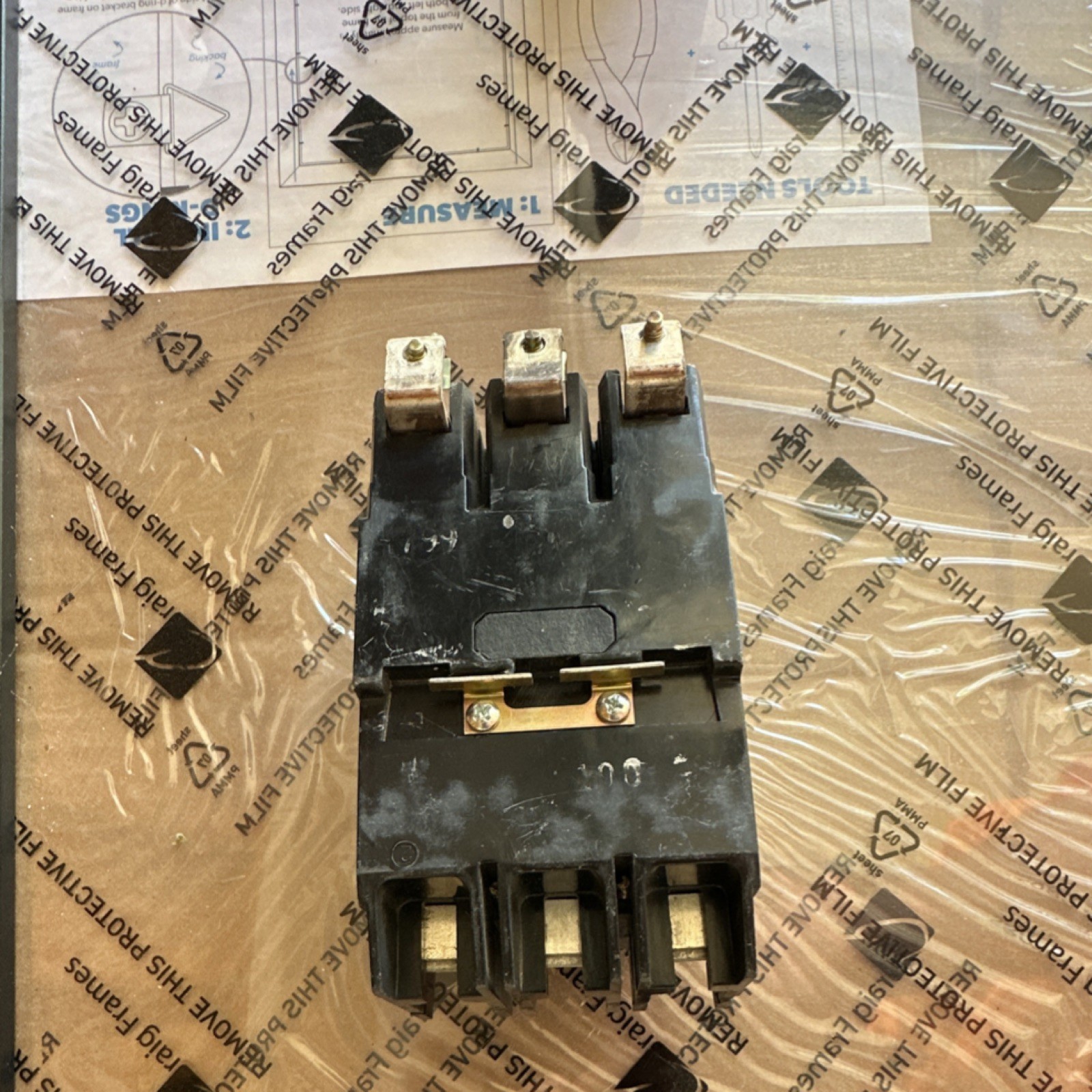 GE THQC3100 100A 3-Pole AC Circuit Breaker 201-250V Trip Indicator