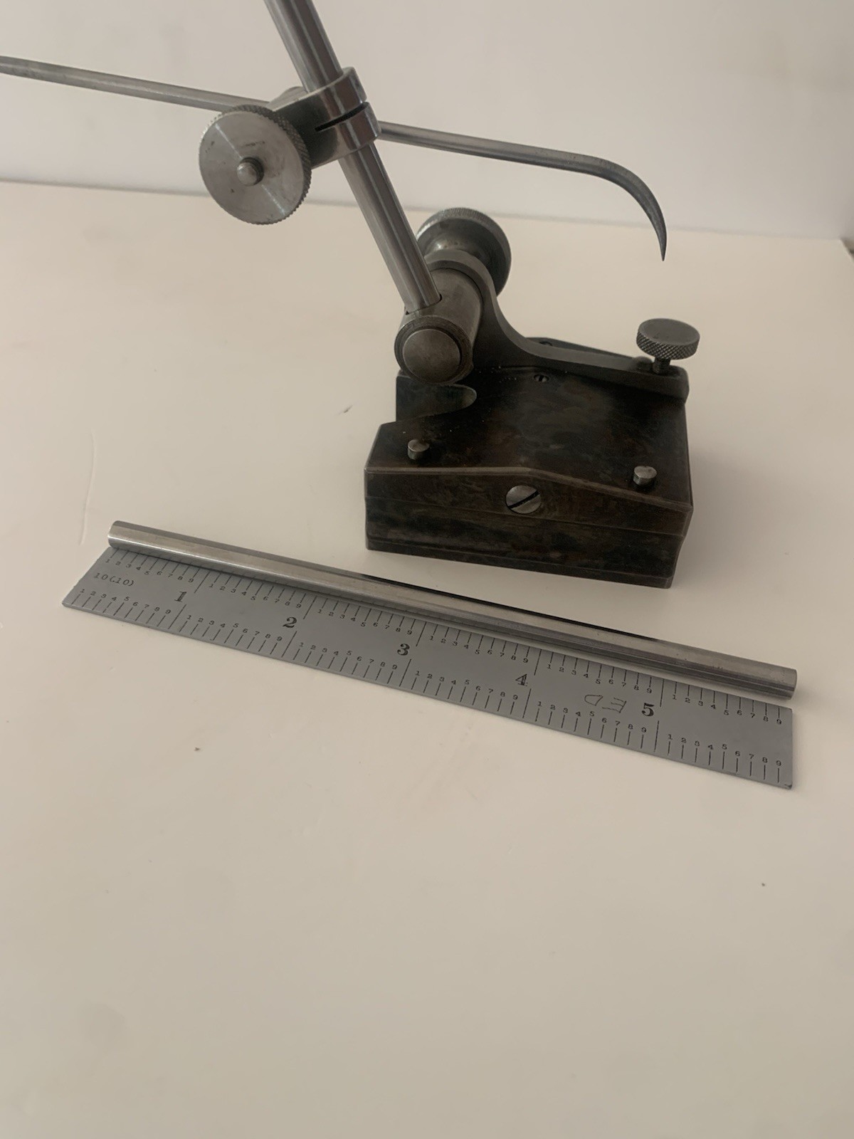 Starrett No. 257 Surface Gage w/ 12”Spindle Scriber, Extension Rod Starrett Snug