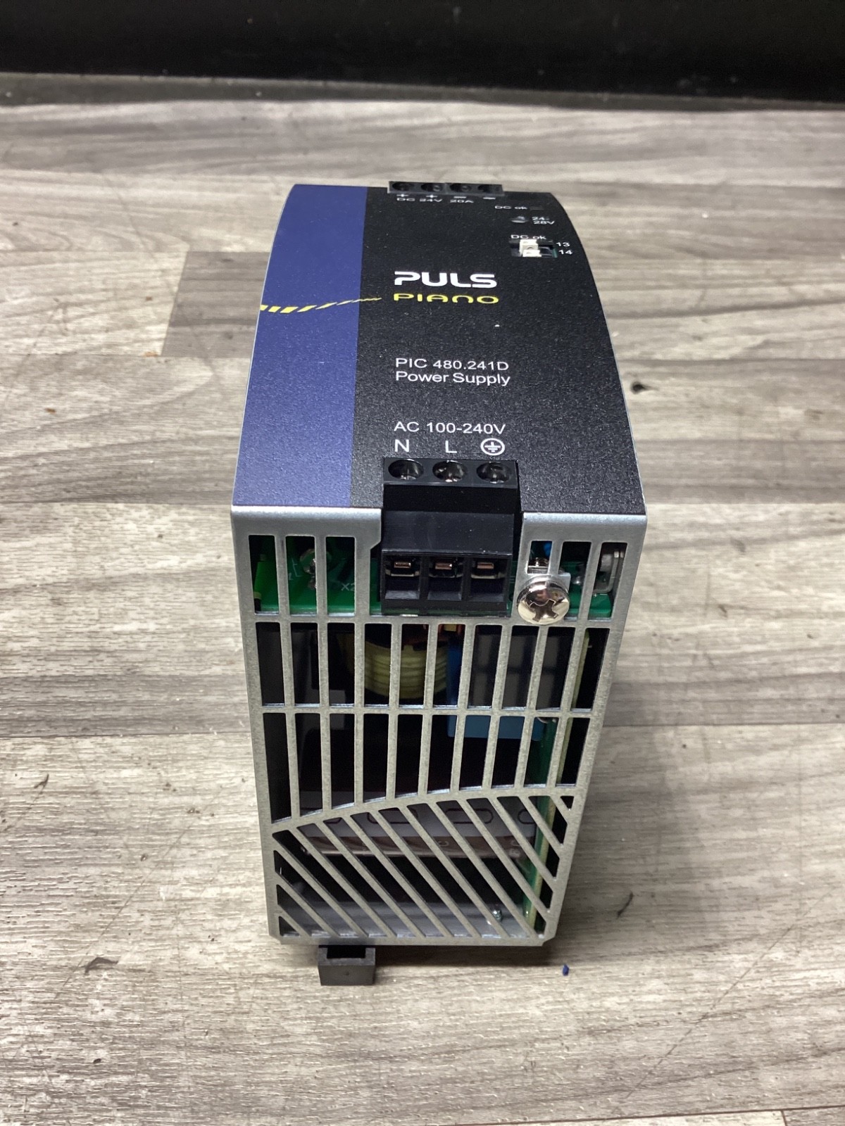 ONE USED PULS PIC240.241D POWER SUPPLY #102D80PR5