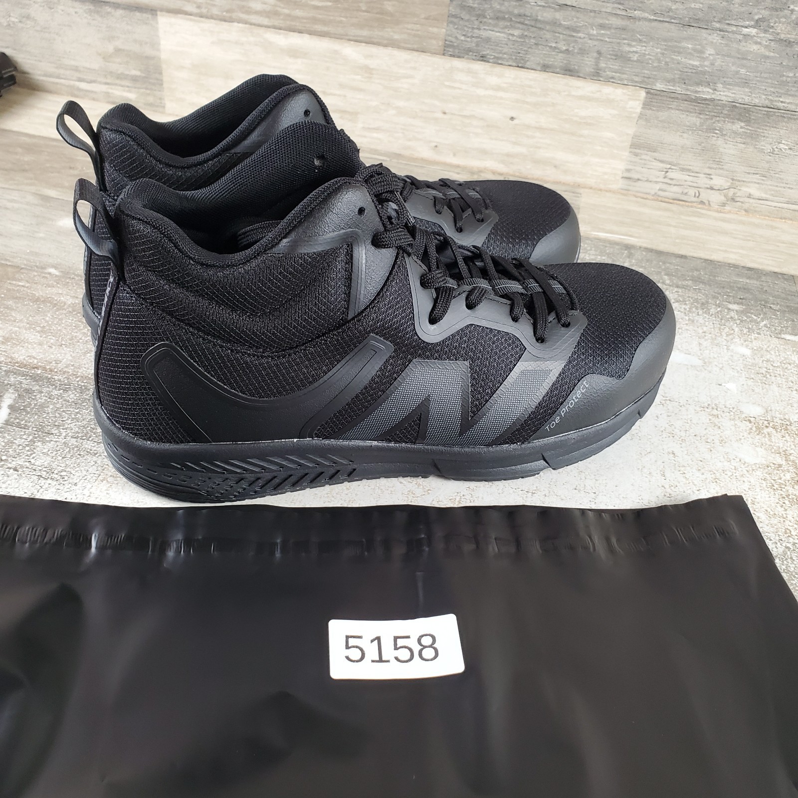 New Balance Evolve Mid Work Shoes Womens Sz 9.5 Black Safety Comp Toe Lace Up