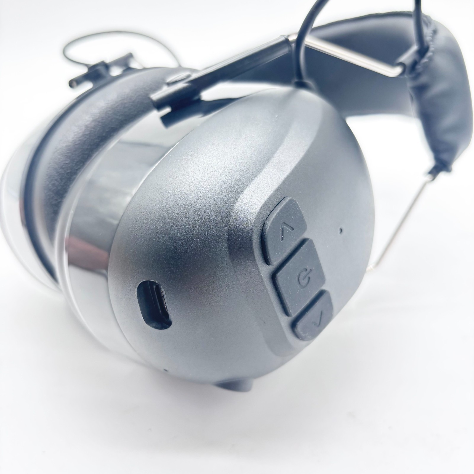 SNR 30 DB Black AC136 Wireless Hearing Protector With Noise Reduction